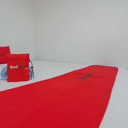 Reddoorz Near Gajah Mada Pontianak Hotel Ngoại thất bức ảnh