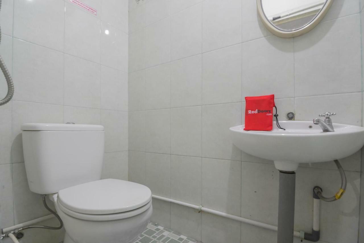 Reddoorz Near Gajah Mada Pontianak Hotel Ngoại thất bức ảnh