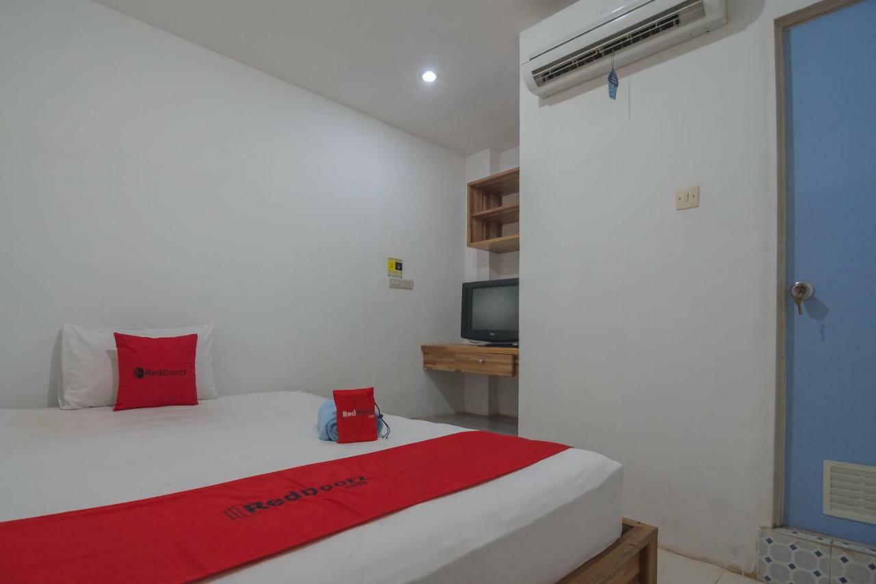 Reddoorz Near Gajah Mada Pontianak Hotel Ngoại thất bức ảnh